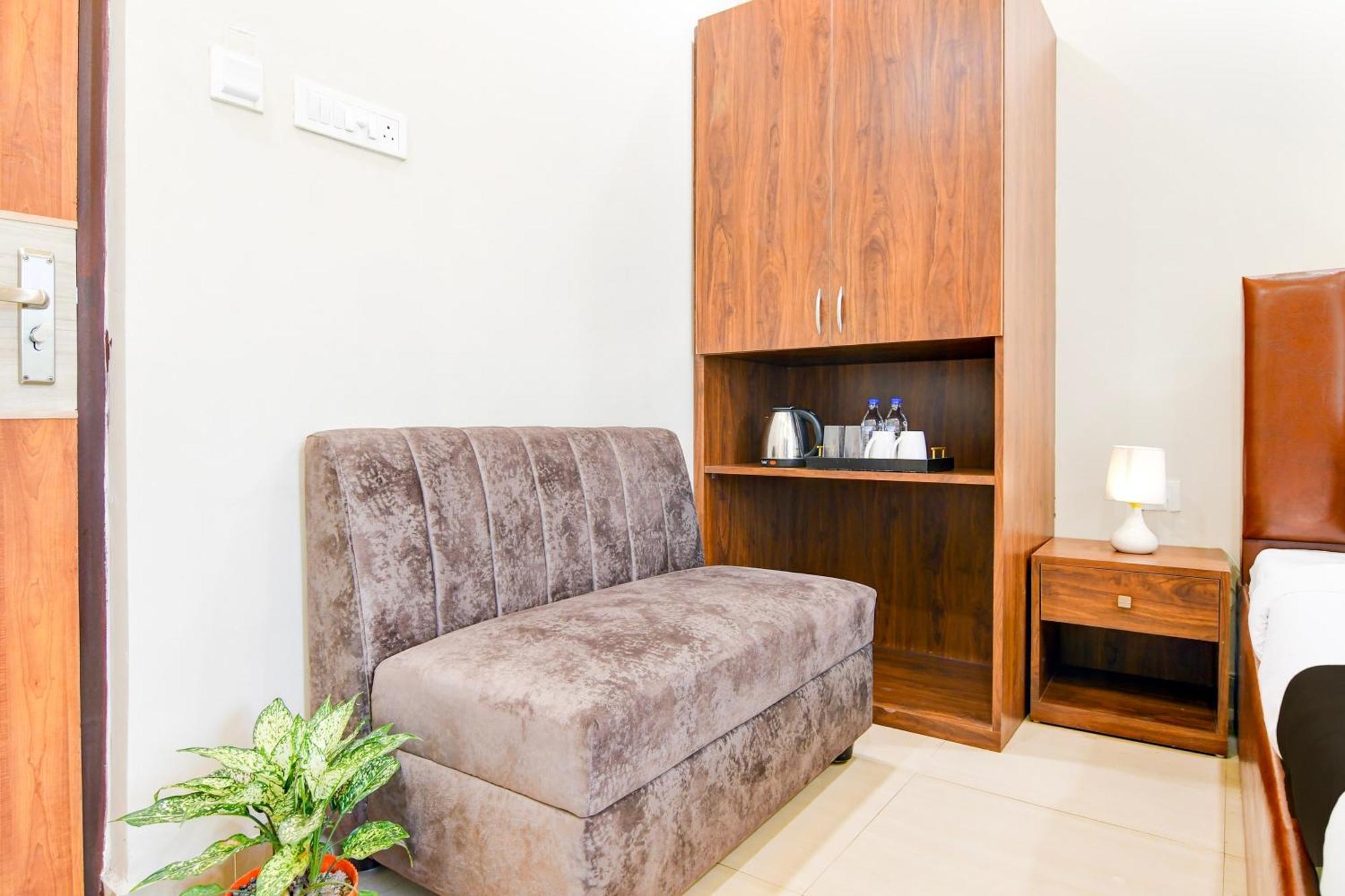 Super Townhouse Kaikhali Near Airport Καλκούτα Εξωτερικό φωτογραφία
