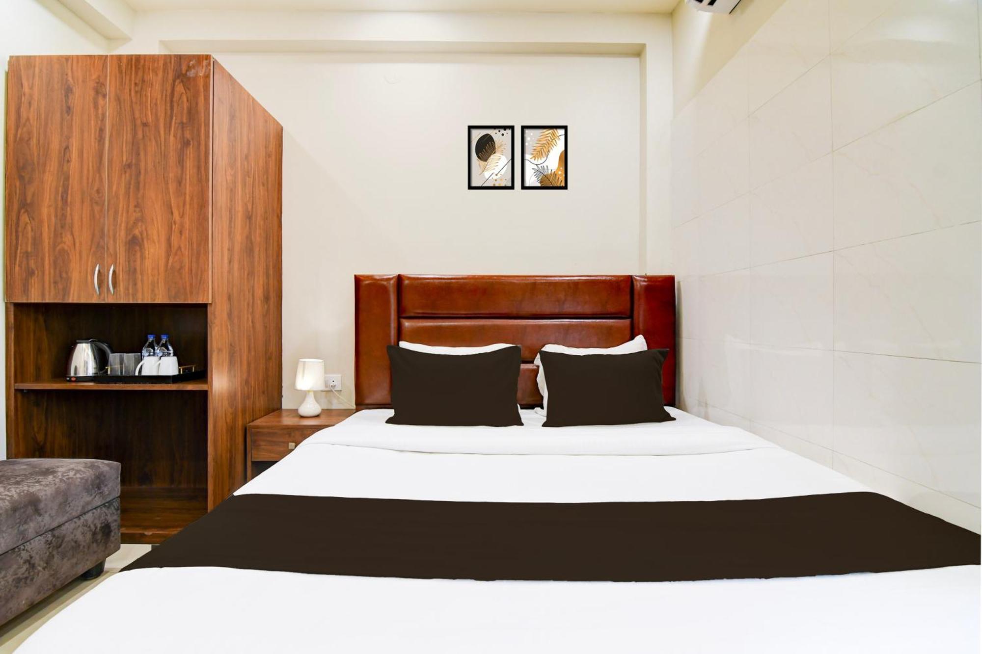 Super Townhouse Kaikhali Near Airport Καλκούτα Εξωτερικό φωτογραφία