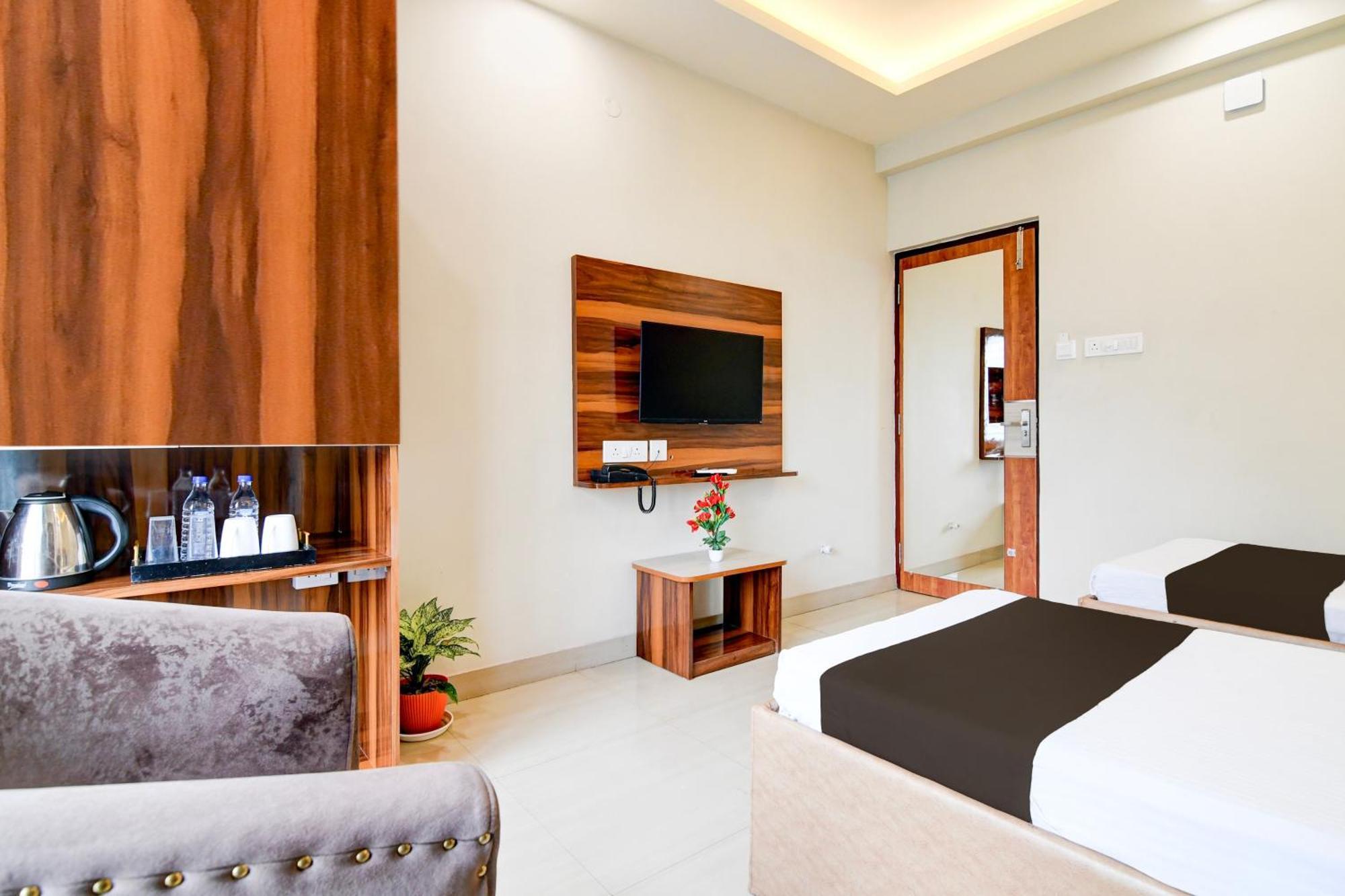 Super Townhouse Kaikhali Near Airport Καλκούτα Εξωτερικό φωτογραφία