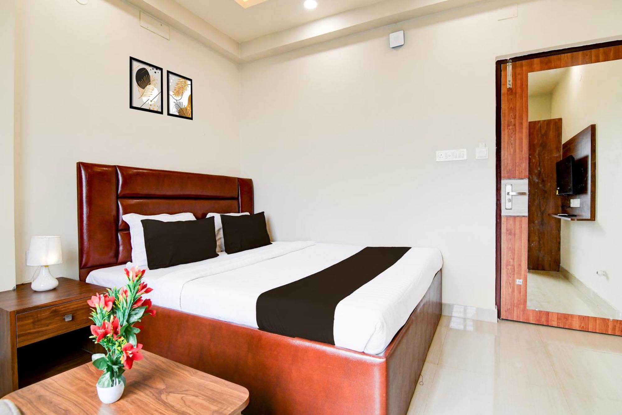 Super Townhouse Kaikhali Near Airport Καλκούτα Εξωτερικό φωτογραφία