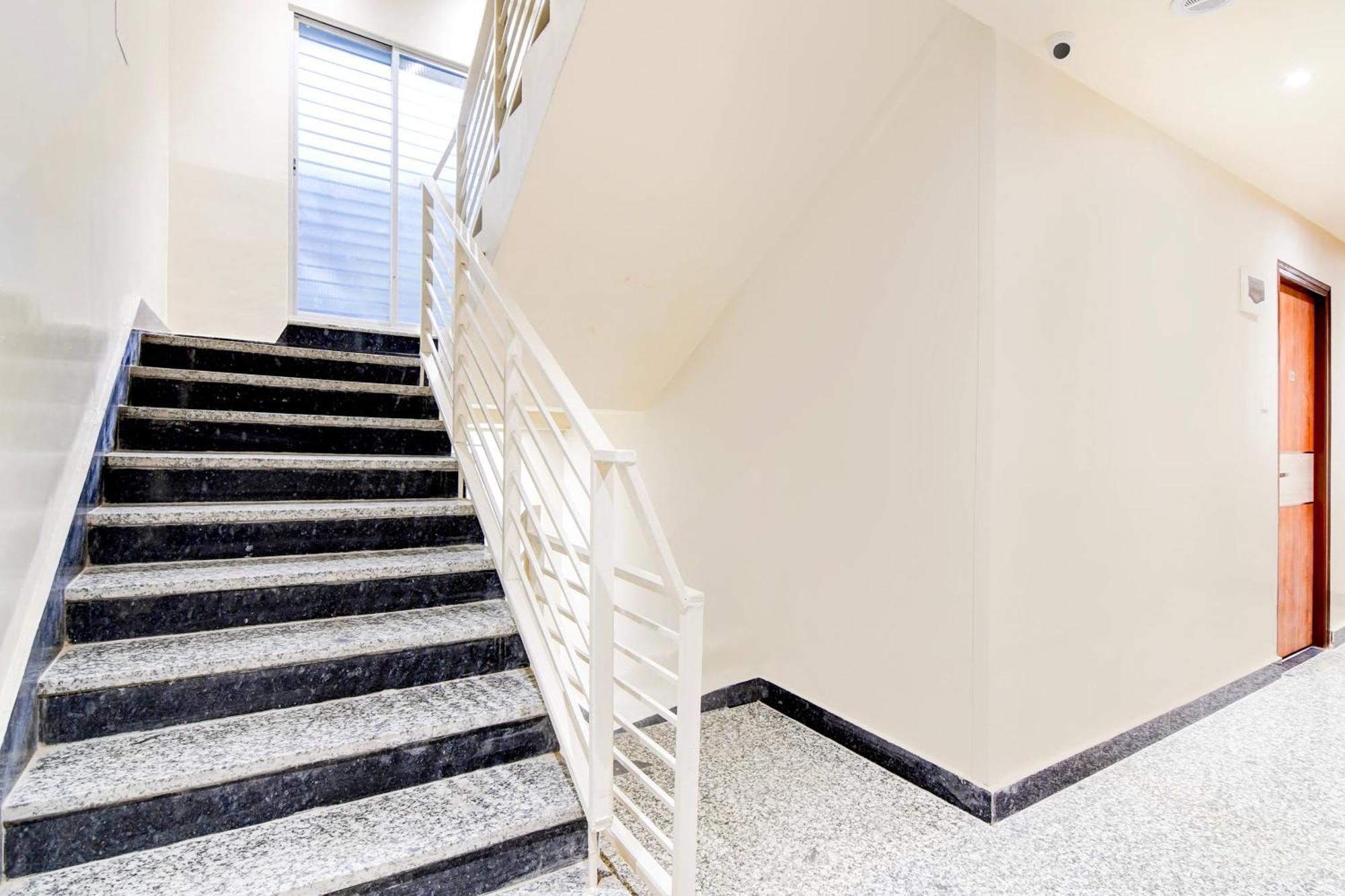 Super Townhouse Kaikhali Near Airport Καλκούτα Εξωτερικό φωτογραφία