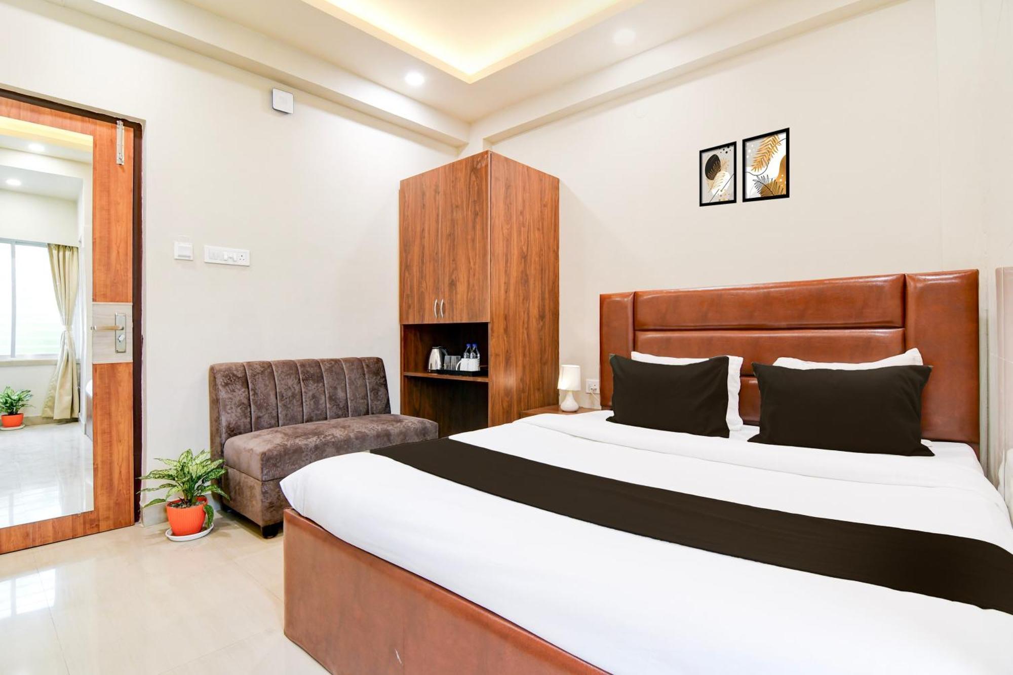 Super Townhouse Kaikhali Near Airport Καλκούτα Εξωτερικό φωτογραφία